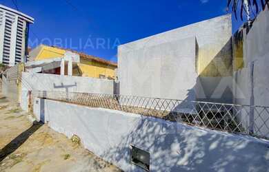 Imagem: A casa possui 1 Dormitório, 1 Banheiro, 3 Vagas na garagem