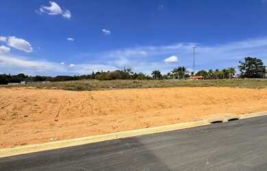 Imagem: O terreno possui 270m² de Área e Imóvel novo e está localizado