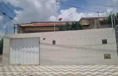 Imagem: A casa possui 1 Dormitório, 1 Banheiro, 1 Vaga na garagem