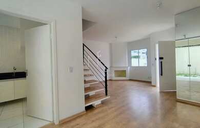 Imagem: A casa em condomínio possui 3 Dormitórios, 3 Banheiros, 2