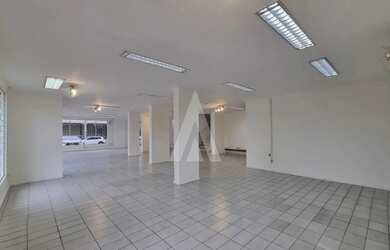 Imagem 7: Loja comercial com 4 salas, cozinha, 4 lavabos e estacionamento frontal...