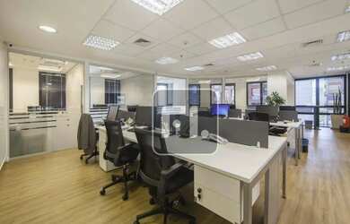 Imagem: O depósito possui 5 Vagas na garagem, 410-0m² de Área e está