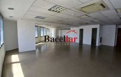 Imagem: O depósito possui 361m² de Área e está localizado em Centro