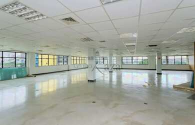 Imagem: O depósito possui 5 Vagas na garagem e 3000m² de Área e está