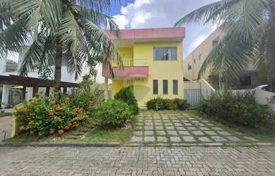 Imagem: A casa e possui 3 Dormitórios, Suítes, 3 Banheiros, 2 Vagas