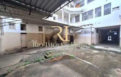 Imagem: O depósito possui 1.900m² de Área e está localizado em