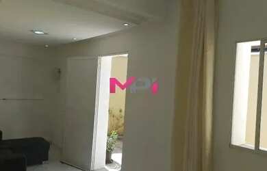 Imagem: A casa possui 3 Dormitórios, 2 Banheiros, 2 Vagas na garagem