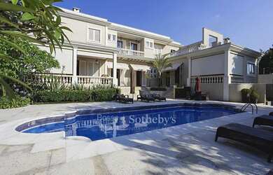 Imagem: A casa em condomínio possui 4 Dormitórios, 5 Banheiros, 4