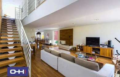 Imagem: A casa possui 4 Dormitórios, 5 Banheiros, 3 Vagas na garagem