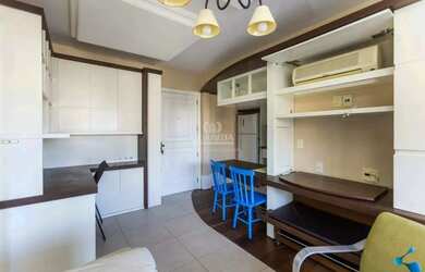 Imagem: O apartamento possui 1 Dormitório, 1 Banheiro, 1 Vaga na garagem