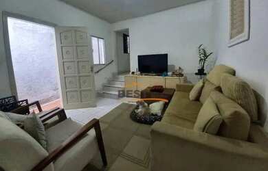 Imagem: A casa possui 3 Dormitórios, 2 Banheiros, 1 Vaga na garagem