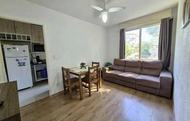 Imagem: O apartamento possui 2 Dormitórios, 1 Banheiro, 1 Vaga na garagem