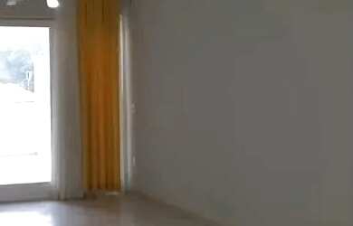 Imagem: A casa possui 3 Dormitórios, 2 Banheiros, 4 Vagas na garagem