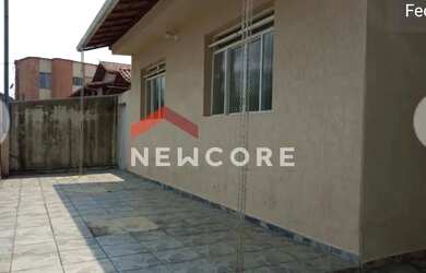 Imagem: A casa possui 3 Dormitórios, 3 Banheiros, 2 Vagas na garagem