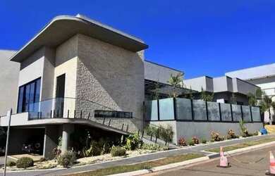 Imagem: A casa em condomínio possui 4 Dormitórios, 5 Banheiros, 3