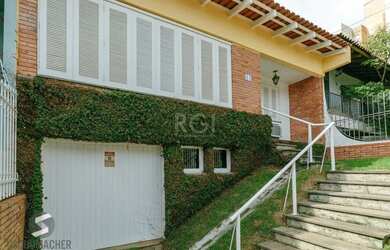 Imagem: A casa possui 3 Dormitórios, 2 Banheiros, 1 Vaga na garagem