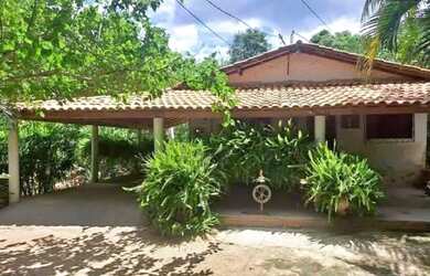 Imagem: A casa possui 3 Dormitórios, 1 Banheiro e está localizado