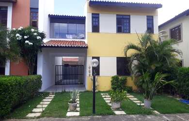 Imagem: A casa possui 3 Dormitórios, 4 Banheiros, 3 Vagas na garagem