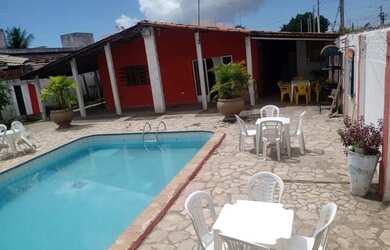 Imagem: A casa possui 2 Dormitórios, 4 Vagas na garagem, Churrasqueira