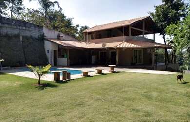 Imagem: A casa possui 3 Dormitórios, 5 Banheiros, 5 Vagas na garagem