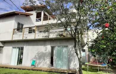 Imagem: A casa possui 4 Dormitórios, 1 Banheiro, 345m² de Área e