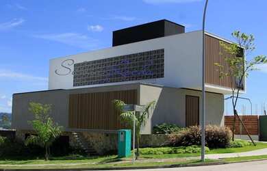 Imagem: A casa em condomínio possui 5 Dormitórios, 5 Banheiros, 4