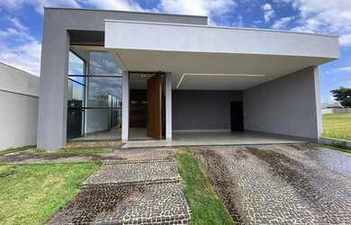 Imagem: A casa em condomínio possui 3 Dormitórios, 3 Banheiros, 4