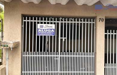 Imagem: A casa possui 3 Dormitórios, 1 Banheiro, 1 Vaga na garagem