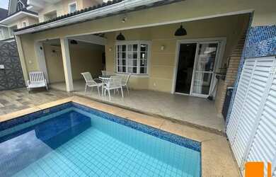 Imagem: A casa em condomínio possui 4 Dormitórios, 5 Banheiros, 3