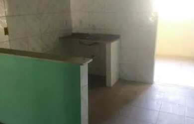 Imagem: A casa possui 2 Dormitórios, 1 Banheiro, 2 Vagas na garagem