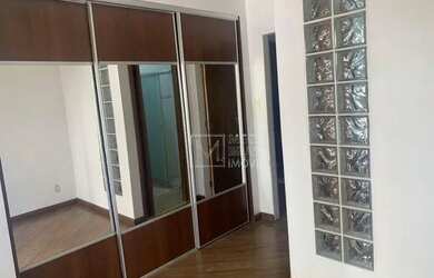 Imagem: A casa possui 4 Dormitórios, 5 Banheiros, 2 Vagas na garagem