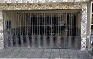 Imagem: A casa possui 2 Dormitórios, 2 Banheiros, 2 Vagas na garagem