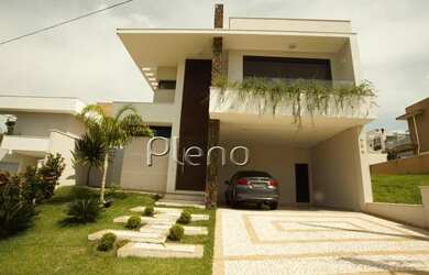 Imagem: A casa em condomínio possui 4 Dormitórios, 5 Banheiros, 2