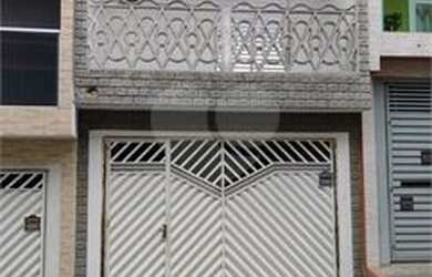 Imagem: A casa possui 4 Dormitórios, 4 Banheiros, 4 Vagas na garagem