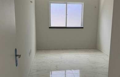 Imagem: A casa possui 3 Dormitórios, 4 Banheiros, 2 Vagas na garagem