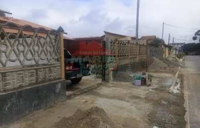 Imagem: A casa possui 4 Dormitórios, 3 Banheiros, 2 Vagas na garagem