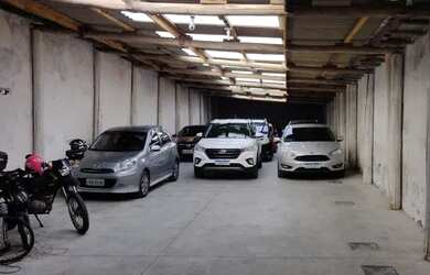 Imagem: O depósito possui 5 Vagas na garagem e está localizado em