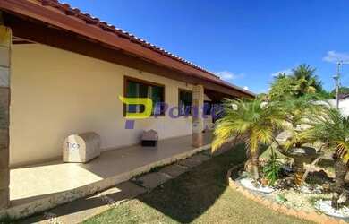 Imagem: A casa possui 4 Dormitórios, 4 Banheiros, 4 Vagas na garagem