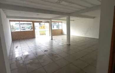 Imagem: O depósito possui 5 Vagas na garagem, 440m² de Área e está