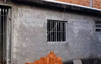 Imagem: A casa possui 4 Dormitórios, 2 Banheiros, 250m² de Área e