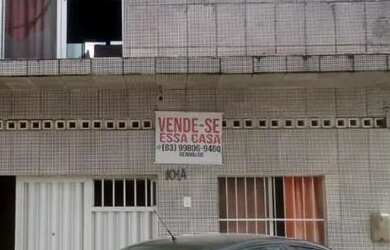 Imagem: A casa possui 4 Dormitórios, 2 Banheiros, 1 Vaga na garagem