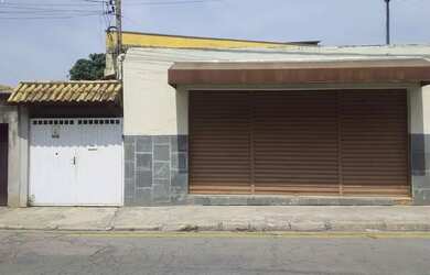 Imagem: A casa possui 2 Dormitórios, 3 Banheiros, 2 Vagas na garagem