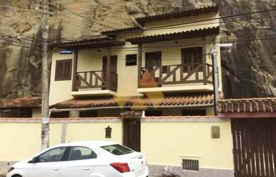 Imagem: A casa possui 2 Dormitórios, 2 Banheiros, 1 Vaga na garagem