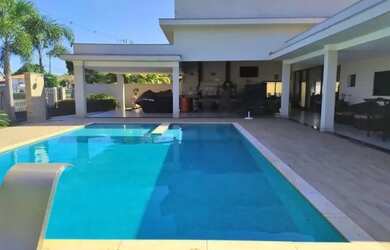 Imagem: A casa em condomínio possui 5 Dormitórios, 5 Banheiros, 5