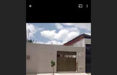 Imagem: A casa possui 1 Dormitório, 2 Banheiros, 2 Vagas na garagem