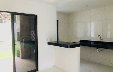 Imagem: A casa possui 3 Dormitórios, 3 Banheiros, 2 Vagas na garagem