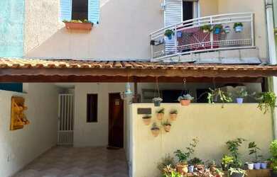 Imagem: A casa em condomínio possui 3 Dormitórios, 2 Banheiros, 1