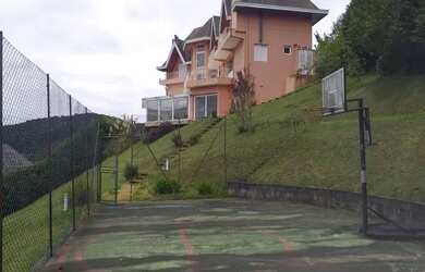 Imagem: A casa em condomínio possui 4 Dormitórios, 5 Banheiros, 5