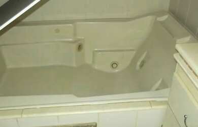 Imagem: A casa possui 3 Dormitórios, 2 Banheiros, 3 Vagas na garagem