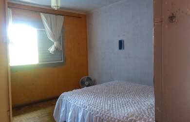 Imagem: A casa possui 3 Dormitórios, 1 Banheiro, 2 Vagas na garagem